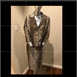 New without tags beautiful leopard suit size 10.